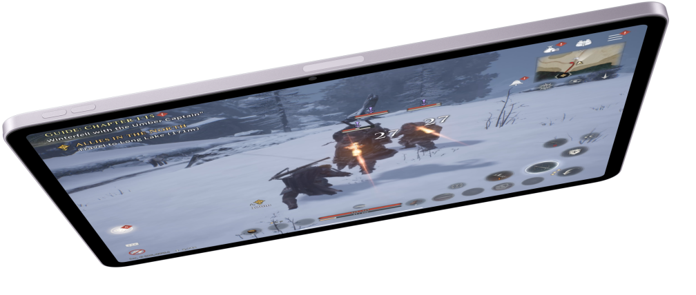 جهاز iPad Air في الوضع الأفقي يعرض لعبة فيديو، وتحته موديلان آخران من iPad Air‏